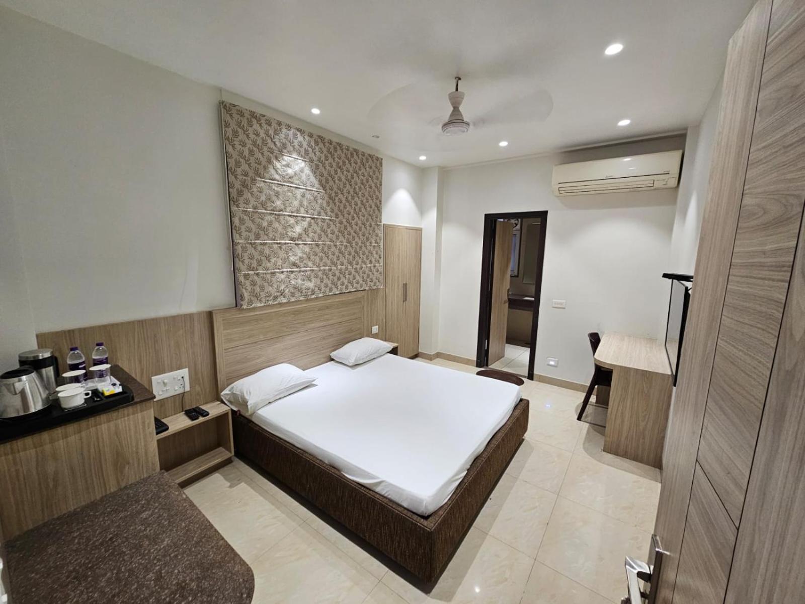 Hotel Bagla Atithi Banaras Varanasi Exterior photo